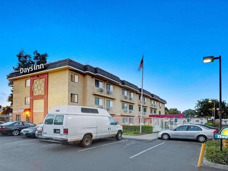 Days Inn By Wyndham Woodland Dış mekan fotoğraf