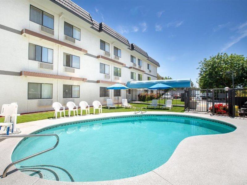 Days Inn By Wyndham Woodland Dış mekan fotoğraf