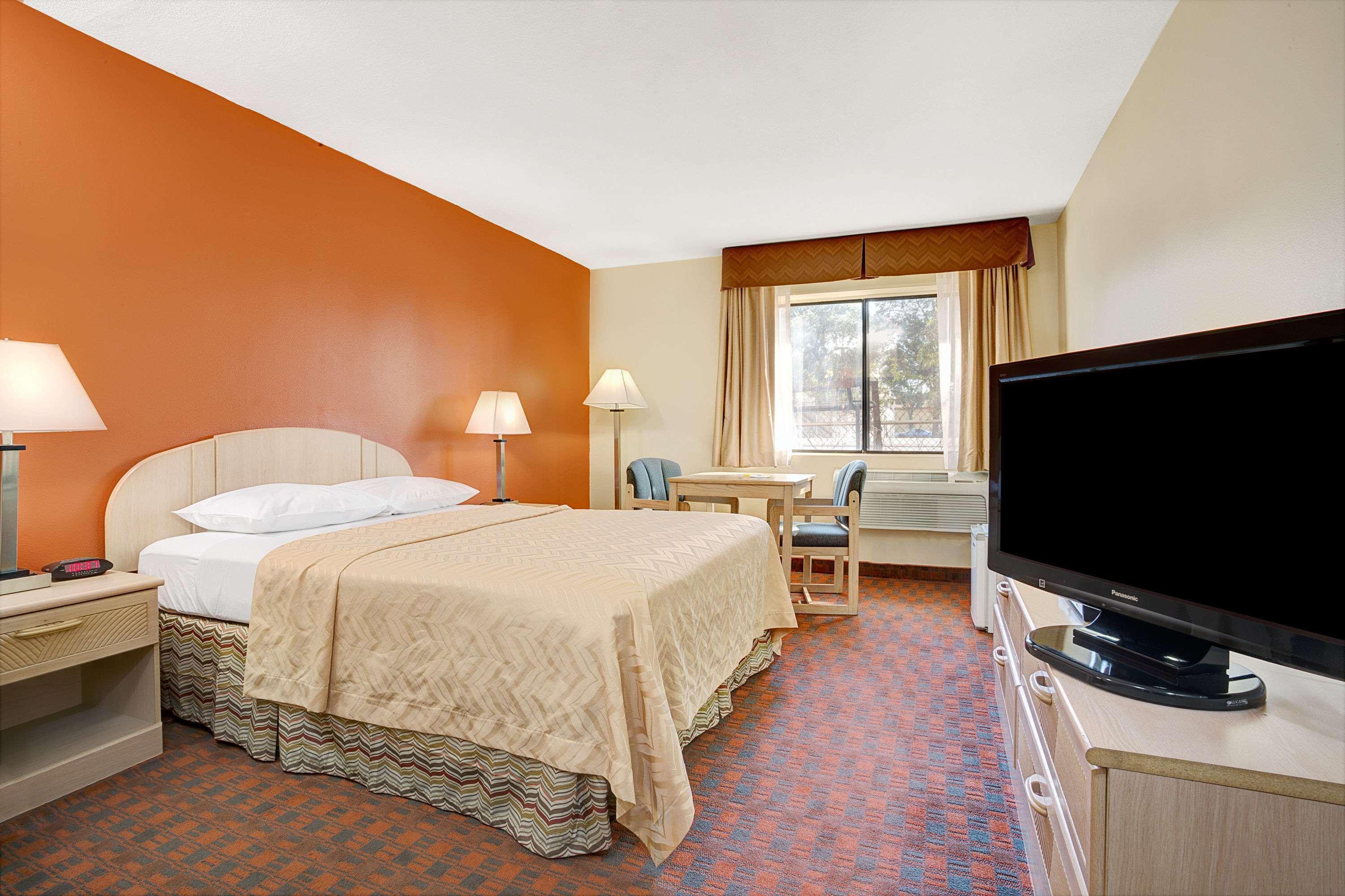 Days Inn By Wyndham Woodland Dış mekan fotoğraf