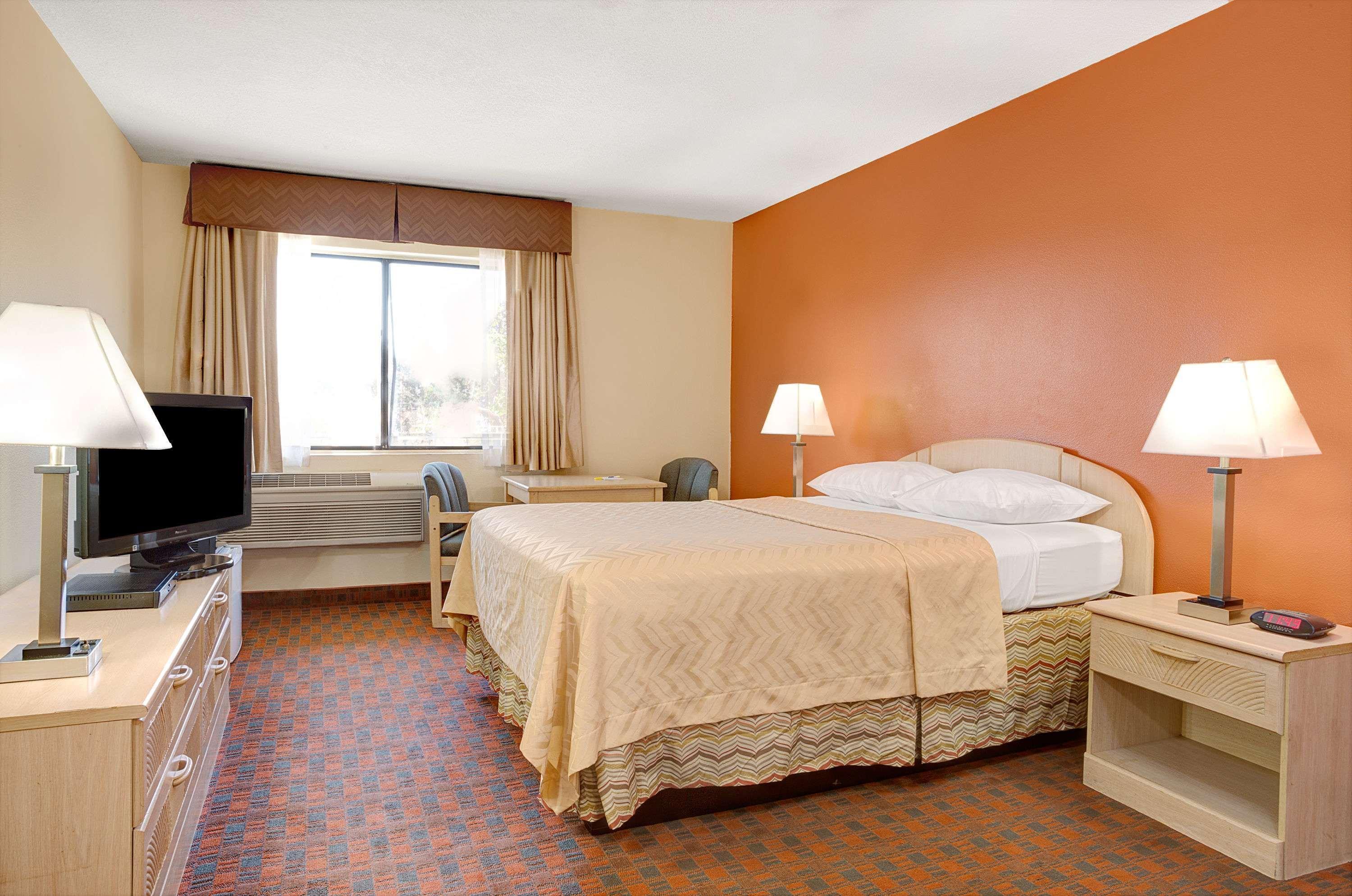 Days Inn By Wyndham Woodland Dış mekan fotoğraf