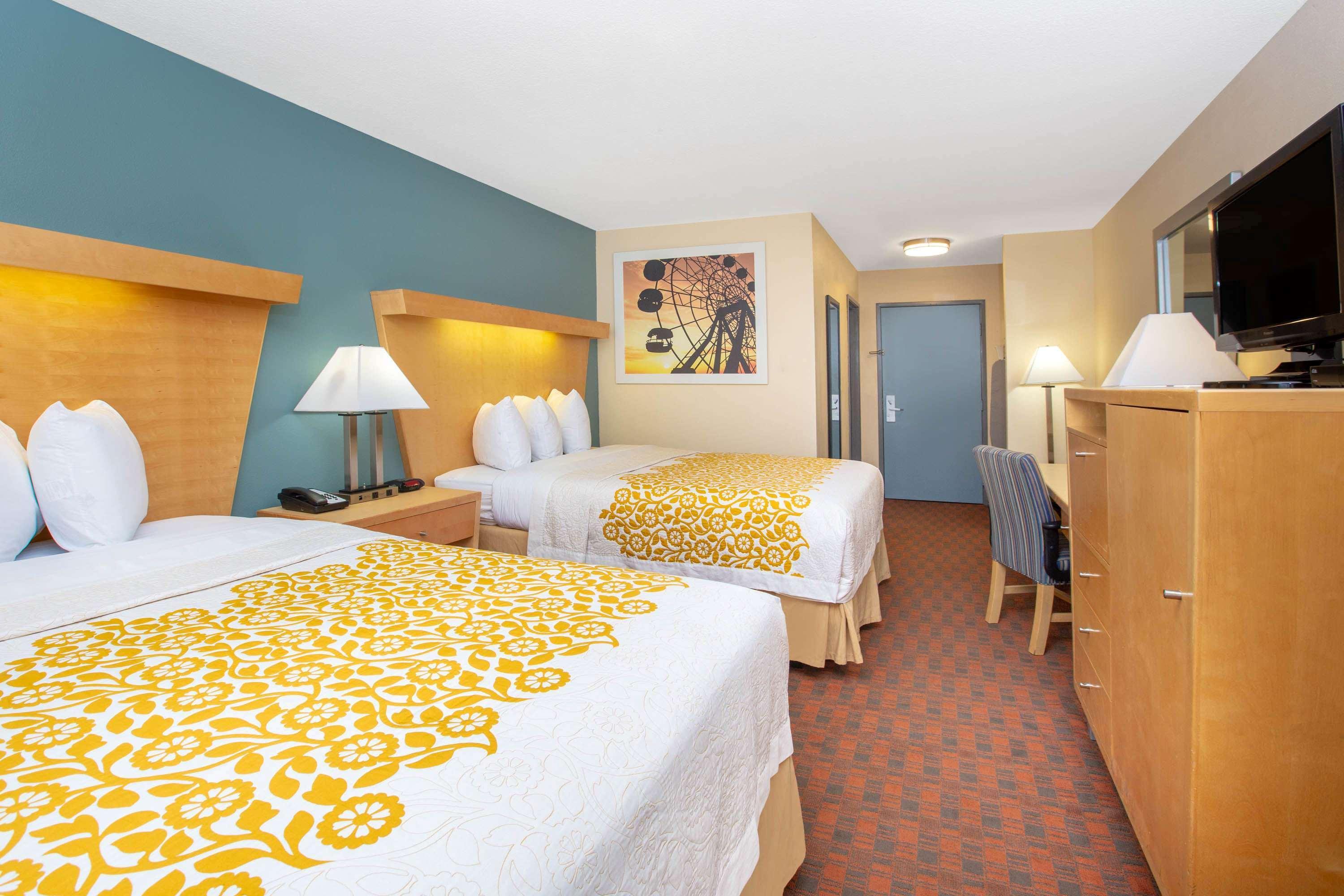 Days Inn By Wyndham Woodland Dış mekan fotoğraf