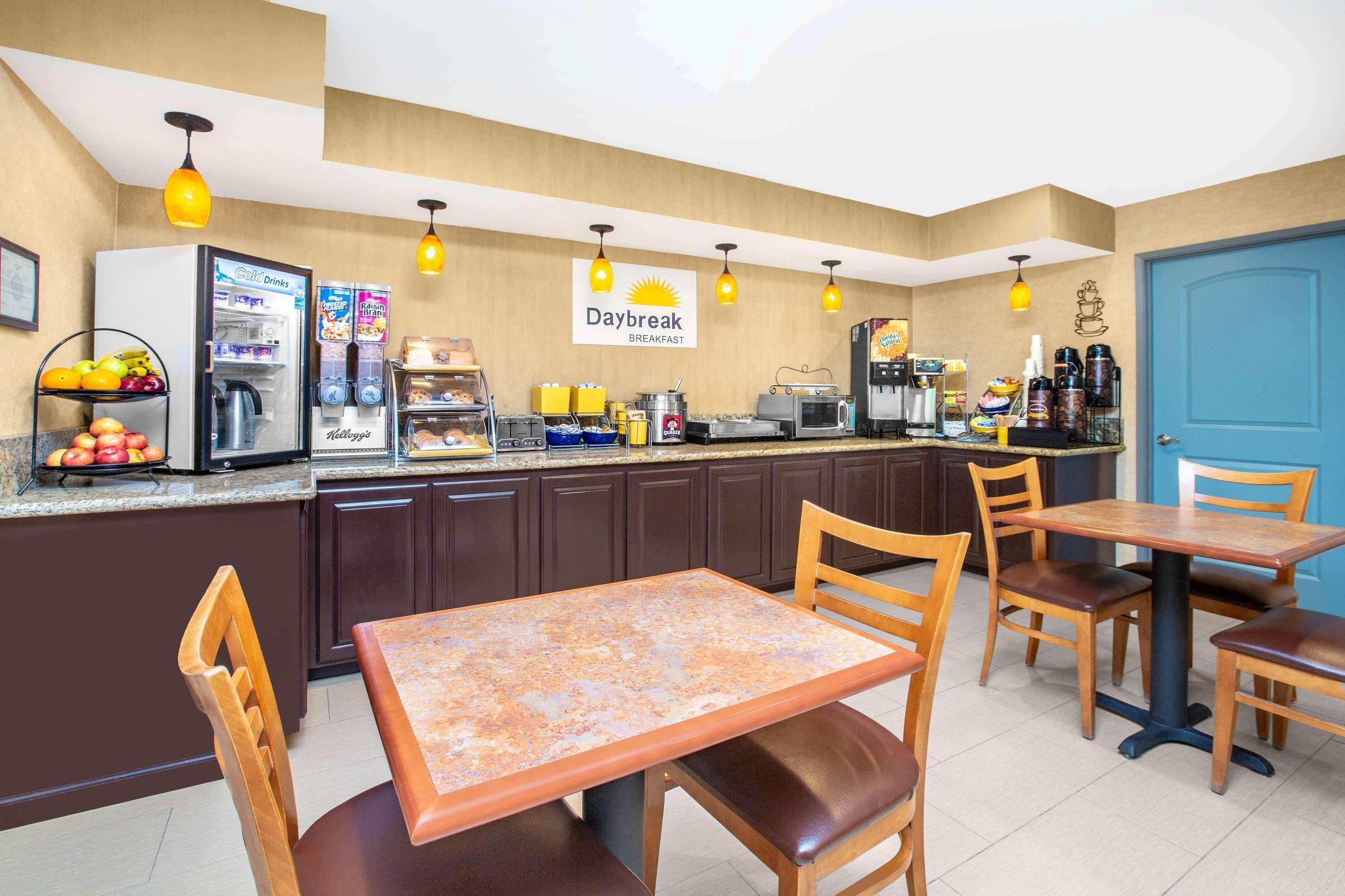 Days Inn By Wyndham Woodland Dış mekan fotoğraf