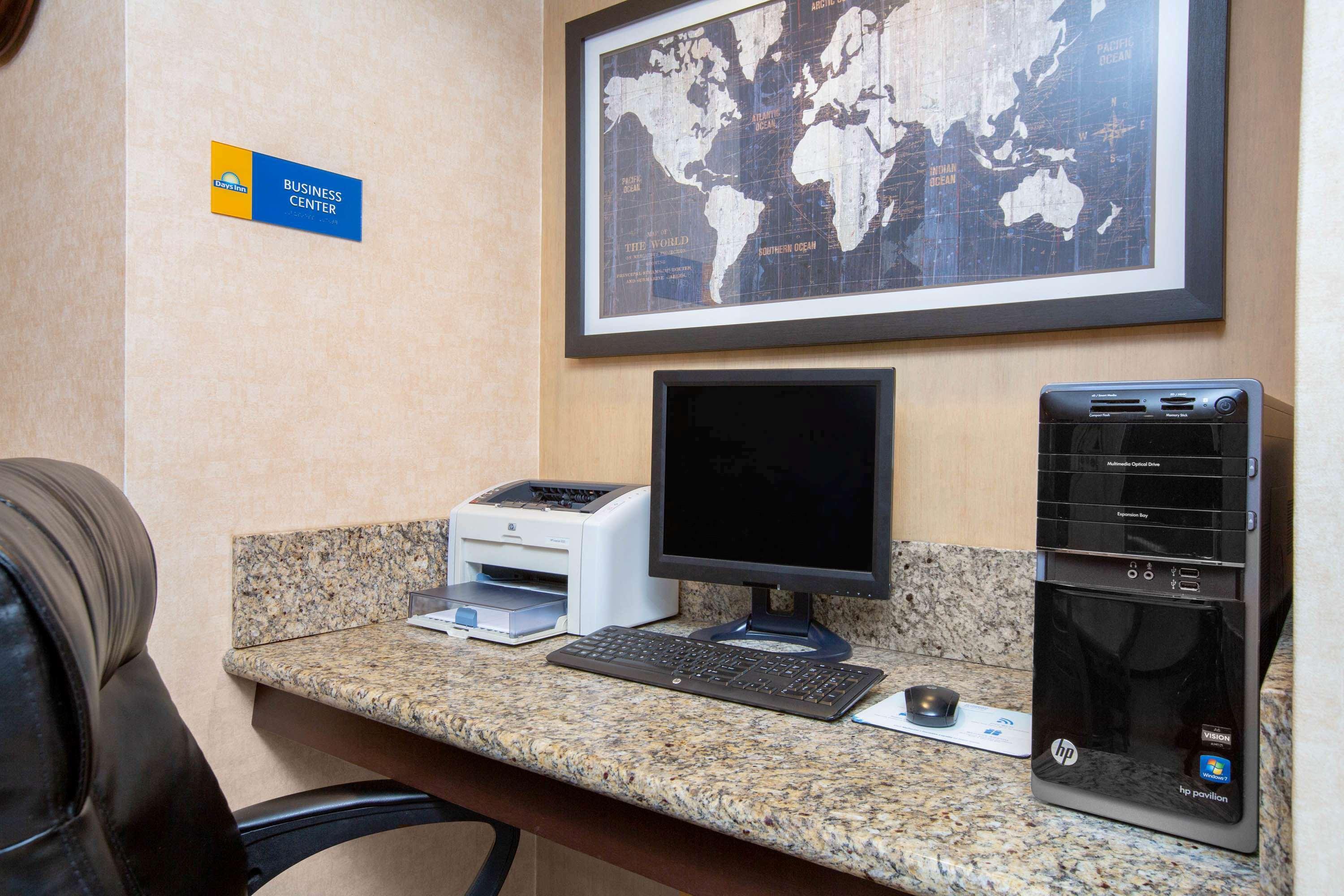 Days Inn By Wyndham Woodland Dış mekan fotoğraf