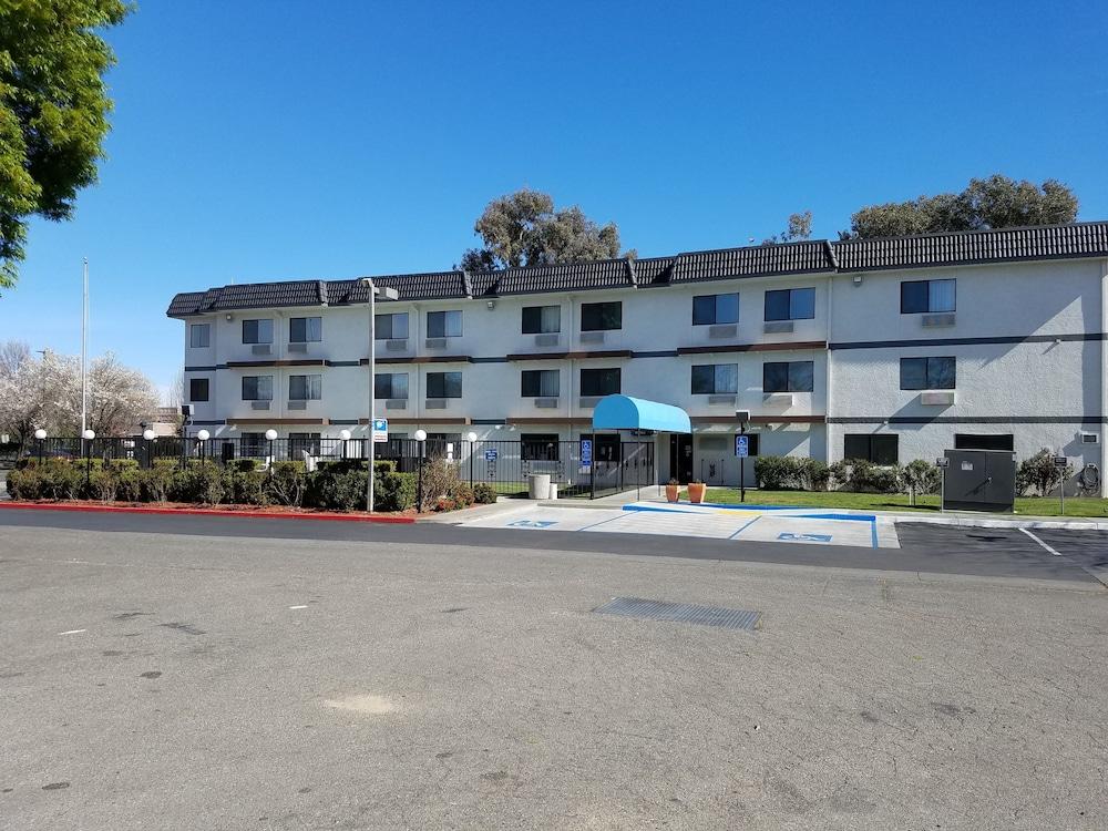 Days Inn By Wyndham Woodland Dış mekan fotoğraf