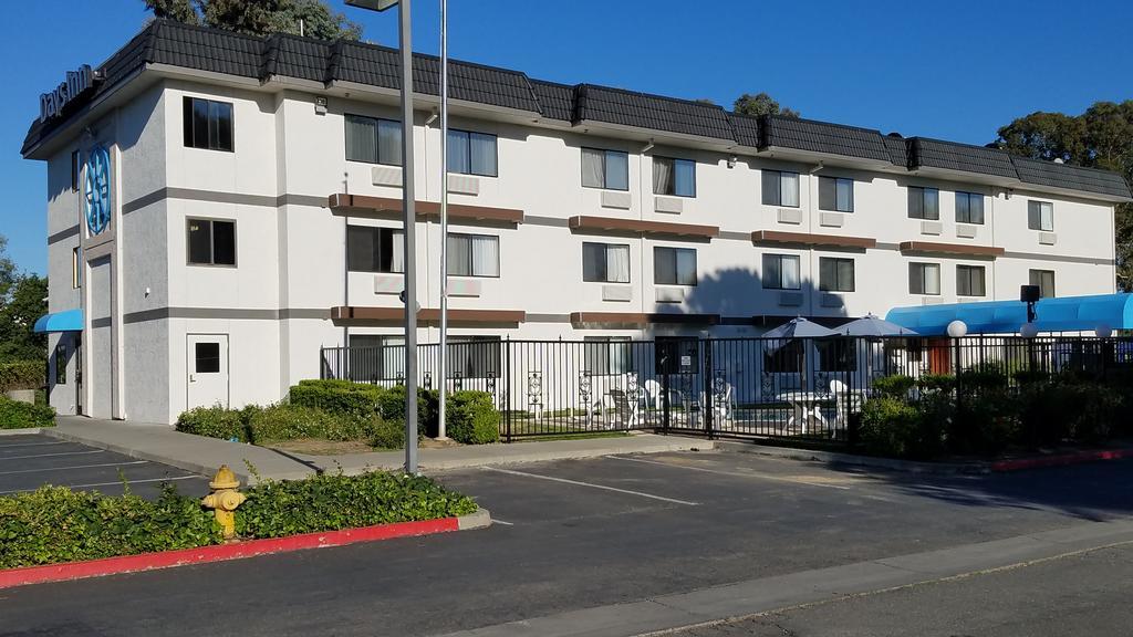 Days Inn By Wyndham Woodland Dış mekan fotoğraf