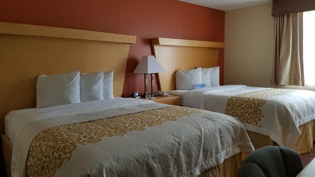 Days Inn By Wyndham Woodland Dış mekan fotoğraf